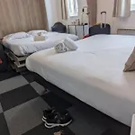 Le Lion Dor De Charme Et Centre De Hotel 2*