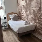 Le Lion Dor Hotel De Charme Et Centre Ville De Bernay Hotel 2*