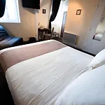 Le Lion Dor Hotel De Charme Et Centre Ville De Bernay 2*