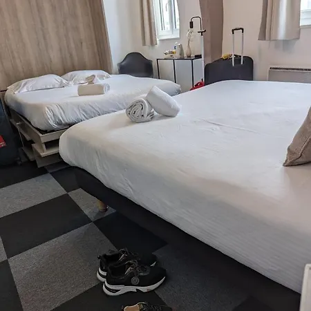 Le Lion Dor Hotel De Charme Et Centre Ville De Bernay Hotel 2*
