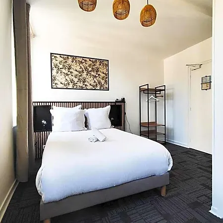 Le Lion Dor Hotel De Charme Et Centre Ville De Bernay Hotel 2*