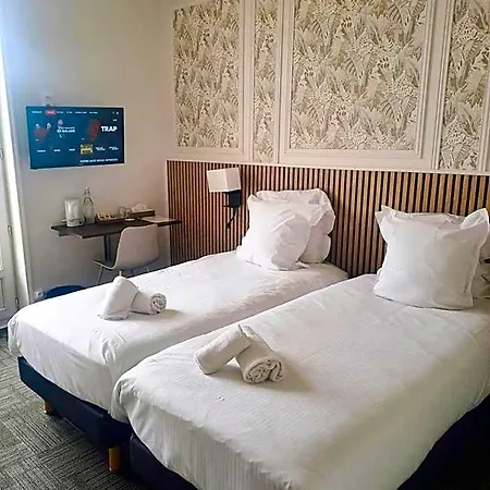 Le Lion Dor Hotel De Charme Et Centre Ville De Bernay Hotel Bernay (Eure)