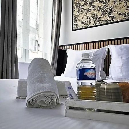 Le Lion Dor Hotel De Charme Et Centre Ville De Bernay Hotel