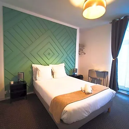 Le Lion Dor Hotel De Charme Et Centre Ville De Bernay Hotel 2*