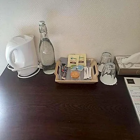 Le Lion Dor Hotel De Charme Et Centre Ville De Bernay Hotel 2*