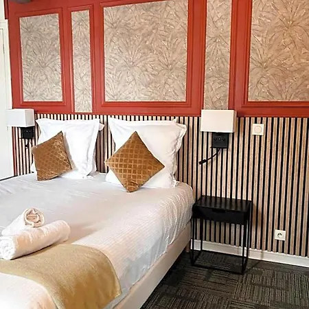 Le Lion Dor Hotel De Charme Et Centre Ville De Bernay 2*