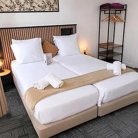 Le Lion Dor De Charme Et Centre De Hotell Bernay (Eure)