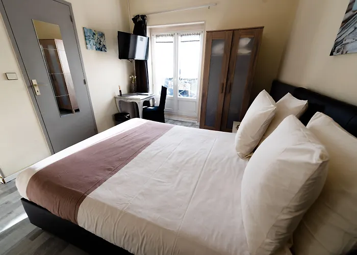 Hôtel Le Lion D'or 2*